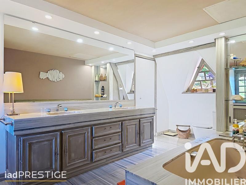 Maison - 350 m² - 8 pièces