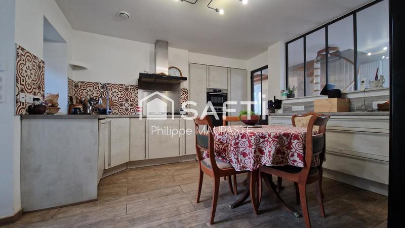 Maison - 215 m² - 10 pièces