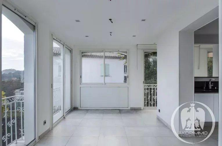 Appartement - 300 m² - 8 pièces