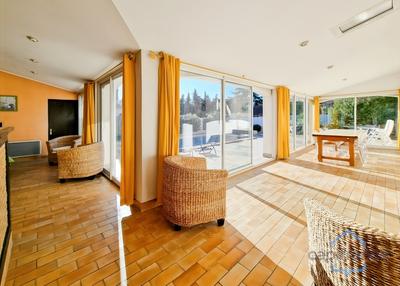 Maison - 222 m² - 8 pièces