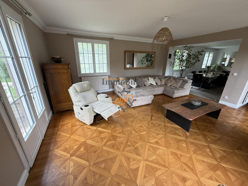 Maison - 210 m² - 6 pièces