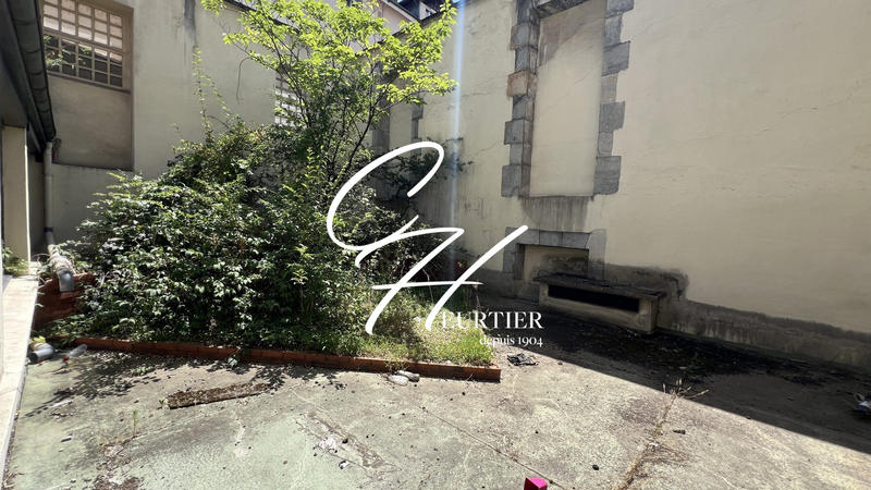 Local commercial - 317 m²