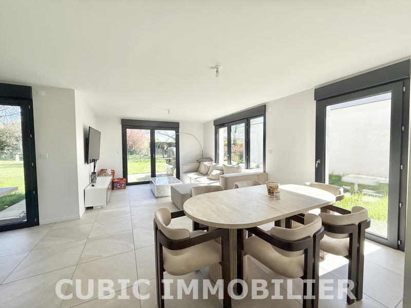 Villa - 90 m² - 4 pièces