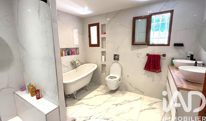 Maison - 485 m² - 27 pièces