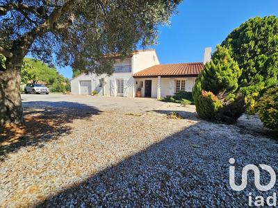 Maison - 260 m² - 8 pièces