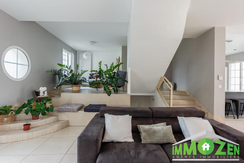 Maison - 165 m² - 8 pièces