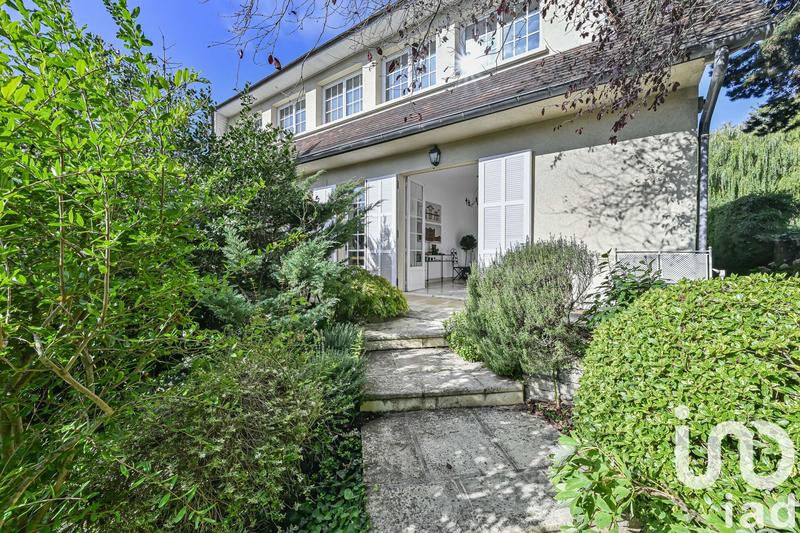 Maison - 250 m² - 10 pièces