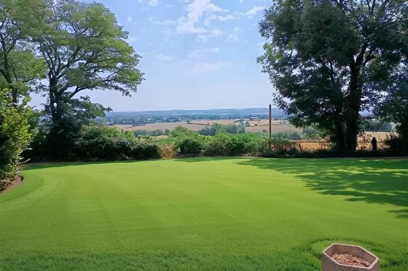 Propriété - 153 m² - 6 pièces