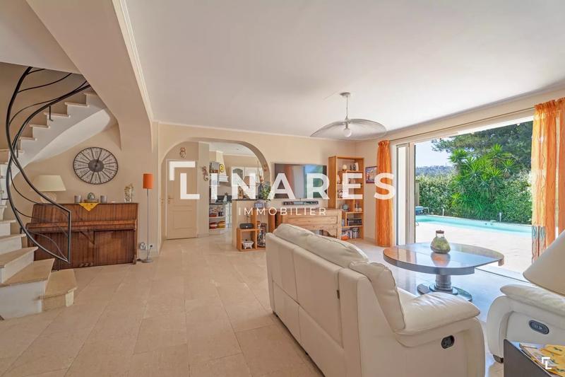 Maison - 170 m² - 5 pièces