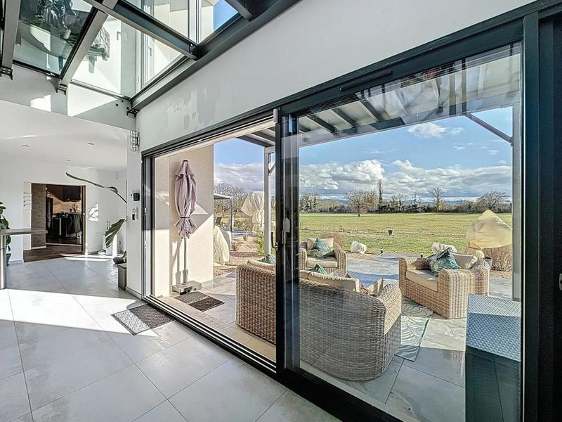 Maison - 260 m² - 10 pièces