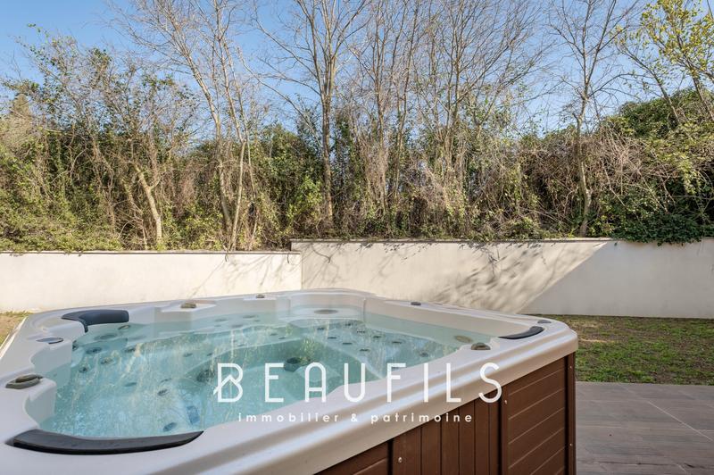 Villa - 231 m² - 8 pièces