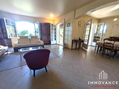 Maison - 220 m² - 8 pièces