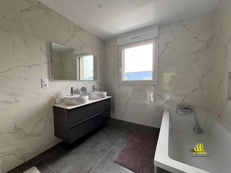 Maison - 245 m² - 6 pièces