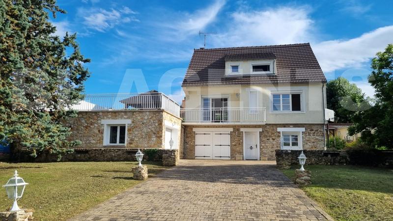 Maison - 295 m² - 9 pièces
