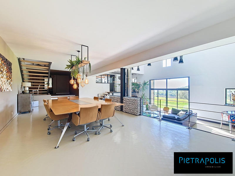 Maison - 375 m² - 12 pièces