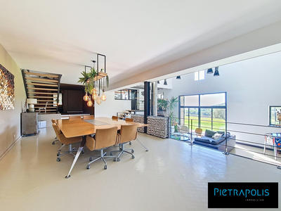 Maison - 375 m² - 12 pièces