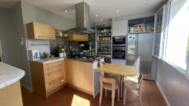 Maison - 385 m² - 8 pièces