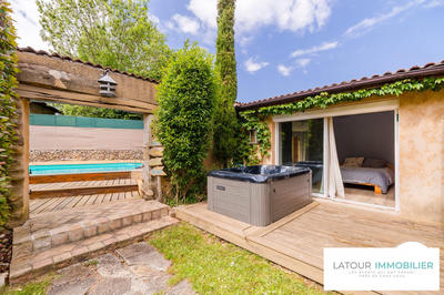 Maison - 220 m² - 10 pièces