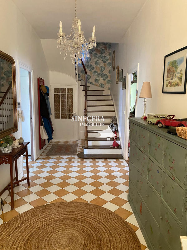 Maison - 220 m² - 8 pièces