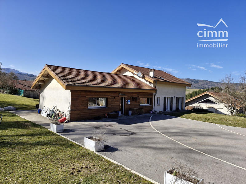 Maison - 303 m² - 7 pièces