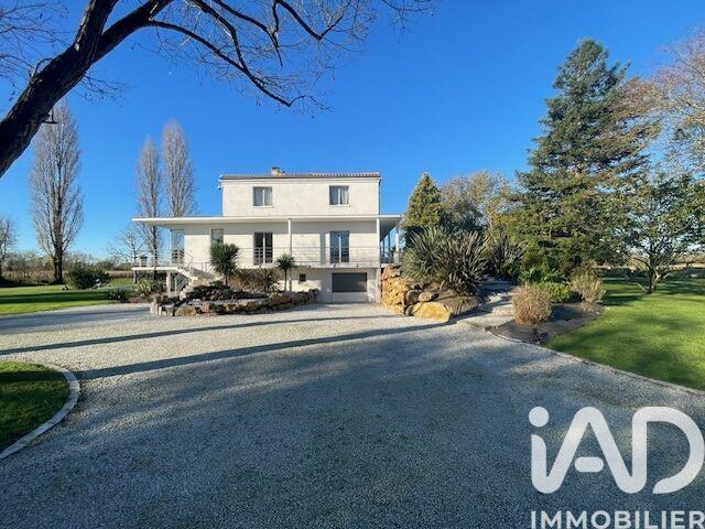 Maison - 290 m² - 8 pièces