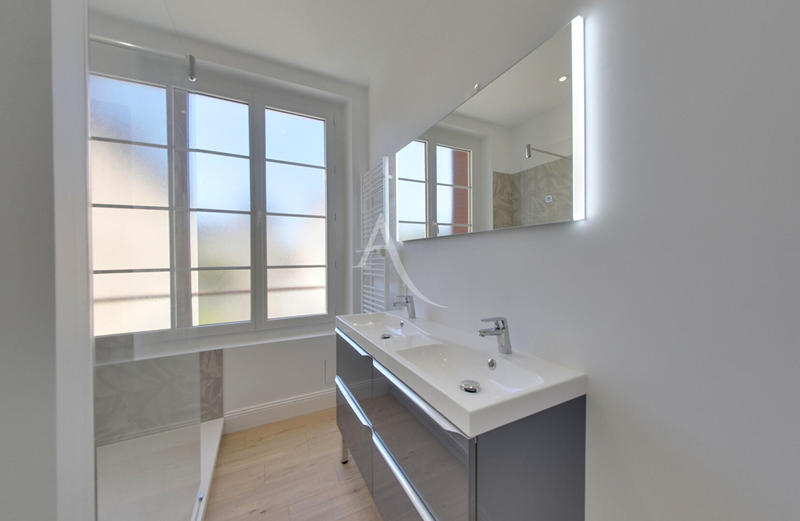 Appartement - 94 m² - 5 pièces