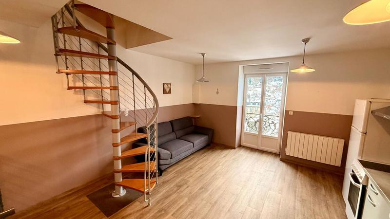 Maison - 93 m² - 7 pièces