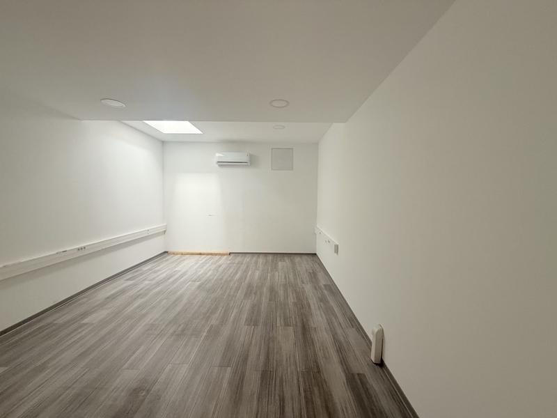 Local d'activités - 161 m²