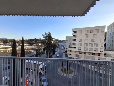 Appartement - 77 m² - 4 pièces