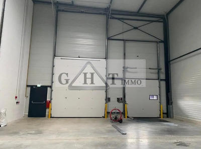 Entrepôt - 1 675 m²