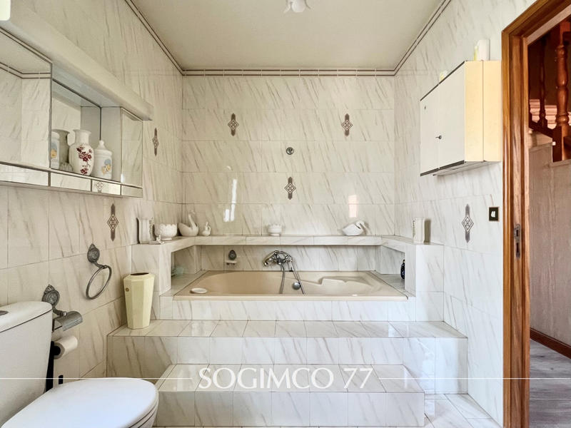 Maison - 183 m² - 8 pièces