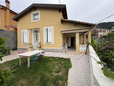 Appartement - 100 m² - 5 pièces