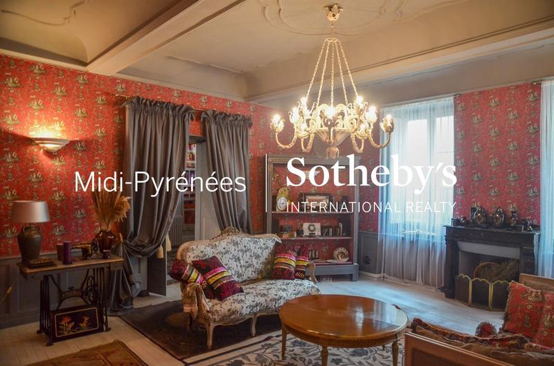 Maison - 465 m² - 10 pièces