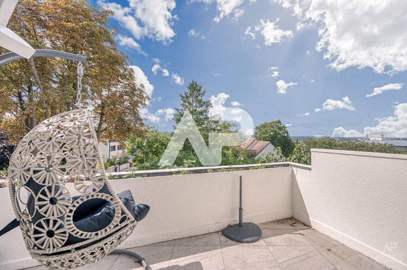 Maison - 337 m² - 8 pièces