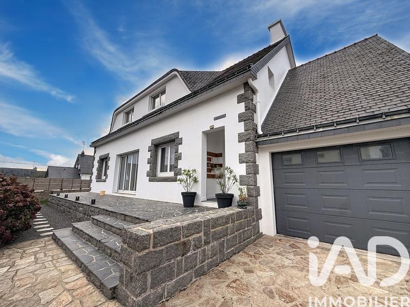 Maison - 202 m² - 7 pièces