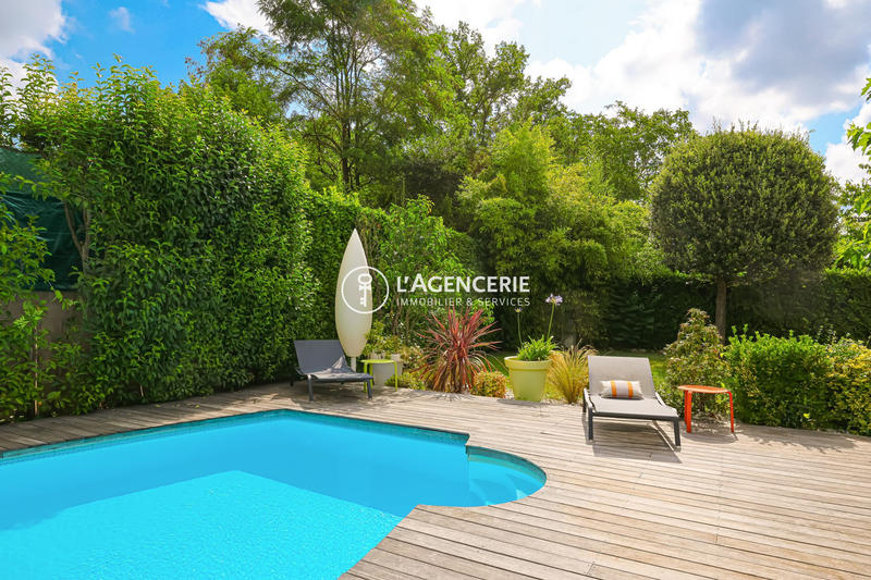 Maison - 260 m² - 10 pièces