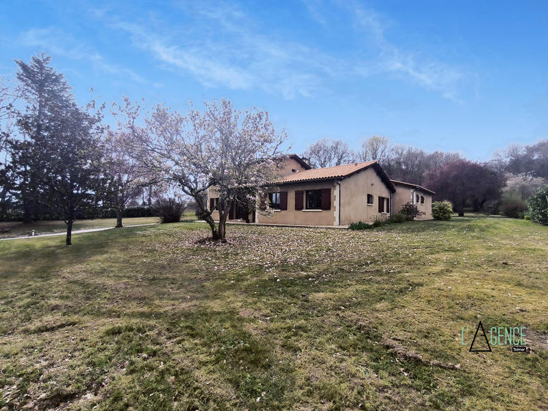 Maison traditionnelle - 287 m² - 9 pièces