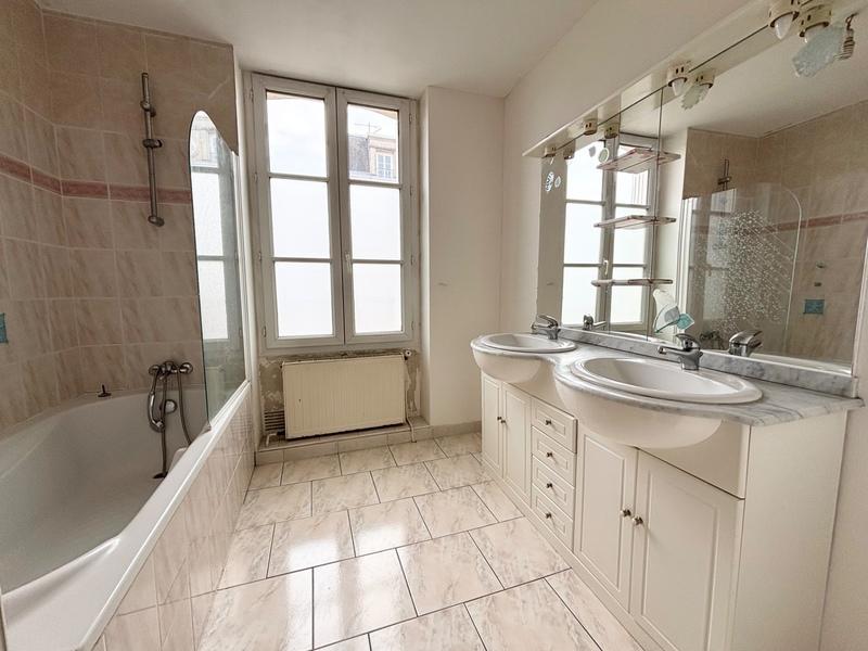 Maison - 268 m² - 7 pièces