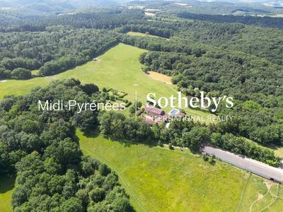 Maison - 625 m² - 17 pièces