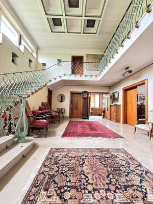 Maison - 258 m² - 8 pièces