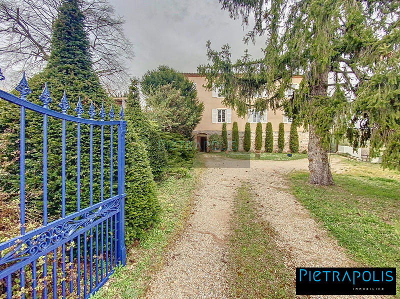 Maison - 270 m² - 8 pièces