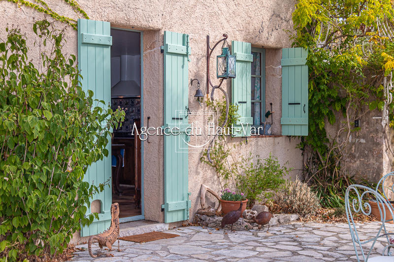 Propriété - 477 m² - 8 pièces