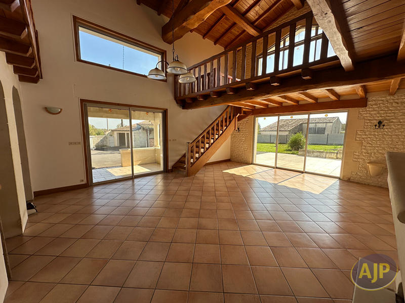 Maison - 200 m² - 7 pièces