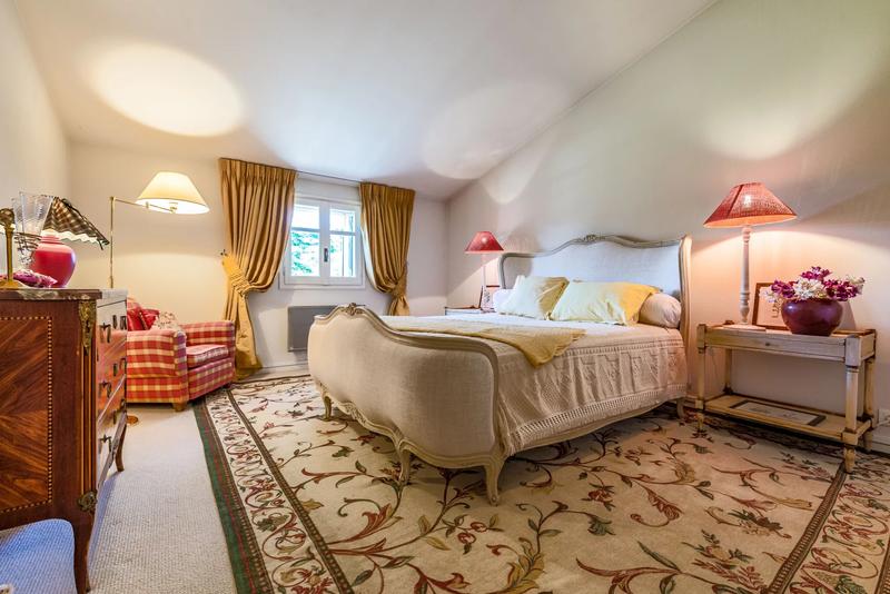 Maison - 330 m² - 11 pièces