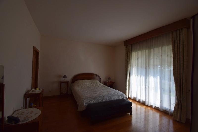 Propriété - 240 m² - 6 pièces