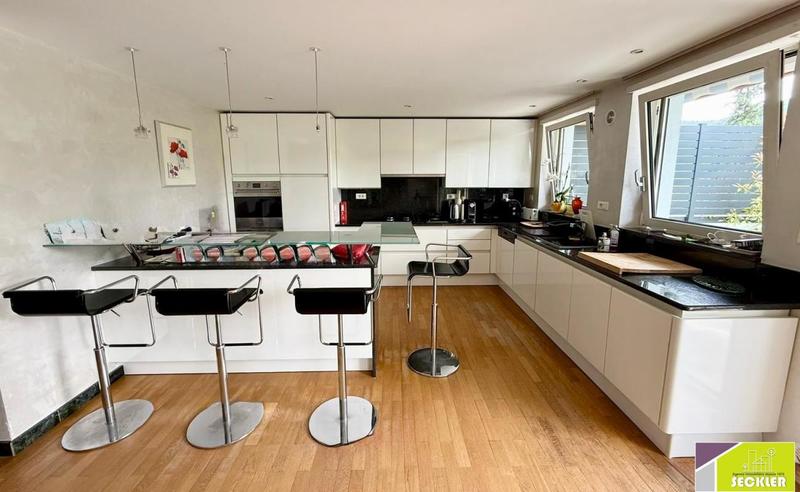 Maison traditionnelle - 274 m² - 8 pièces