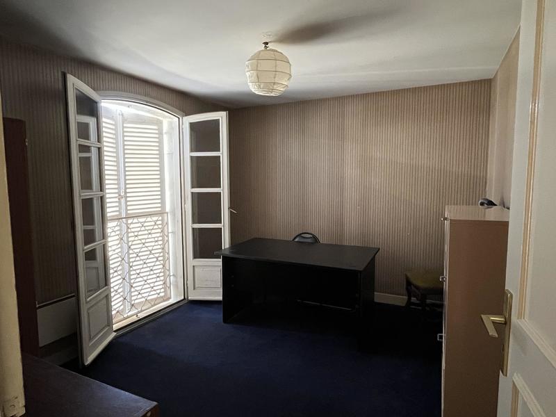 Maison traditionnelle - 300 m² - 7 pièces