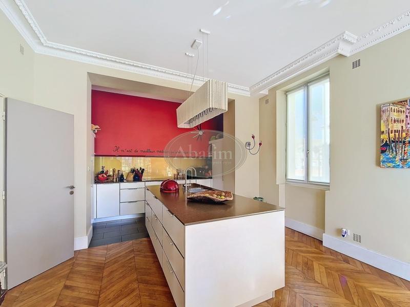 Château - 460 m² - 12 pièces