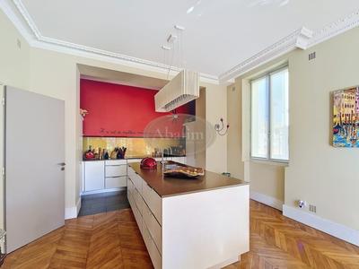 Château - 460 m² - 12 pièces