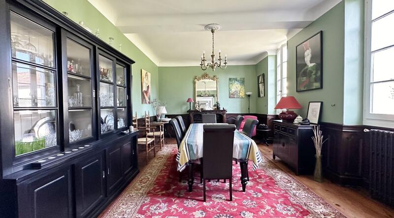 Maison de maîtres - 390 m² - 13 pièces